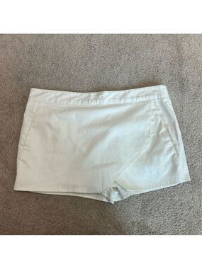 Aritzia Talula white envelope skort Sz 10